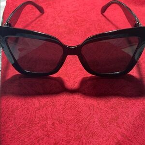 Chic Black Sunglasses